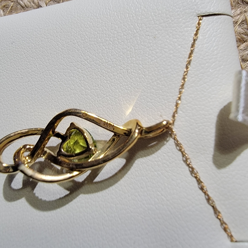 Beautiful necklace with green stone with a row of small diamonds.